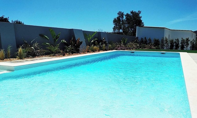 Vale de Seixos Wohnung | Homerez - Modern apartment in Estói with shared pool.