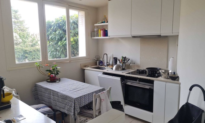 Chatou Wohnung | Homerez - Geräumige Wohnung bei Chatou mit eingezäuntem Garten