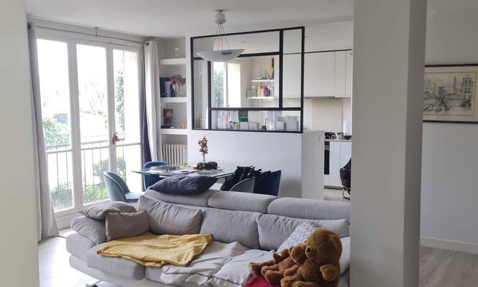 Chatou Wohnung | Homerez - Spacious apartment near Chatou with fenced garden