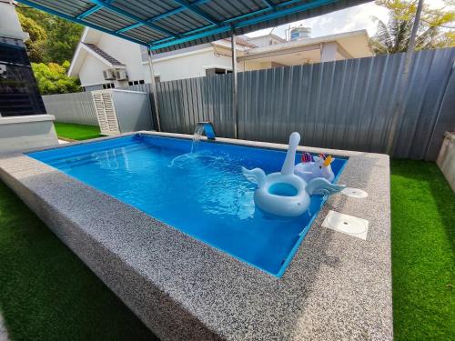 Temerloh Haus | Homestay Temerloh with Private Pool Near Hospital 4 Bedroom 4 Aircond 10pax Free Wi-Fi Netflix