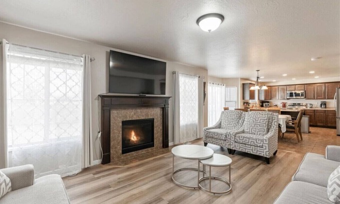 Clearfield Haus | Homestead Haven | Sleeps 14 | 2 Car Garage