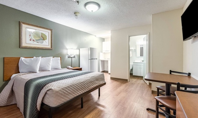 Norcross Hotel | HomeTowne Studios by Red Roof Atlanta NE - Norcross South