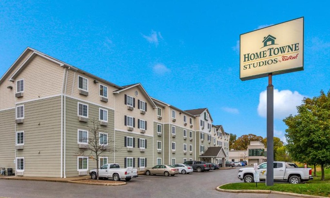 Columbus Hotel | HomeTowne Studios by Red Roof Columbus