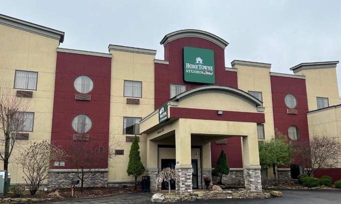 Washington Hotel | HomeTowne Studios & Suites by Red Roof Washington