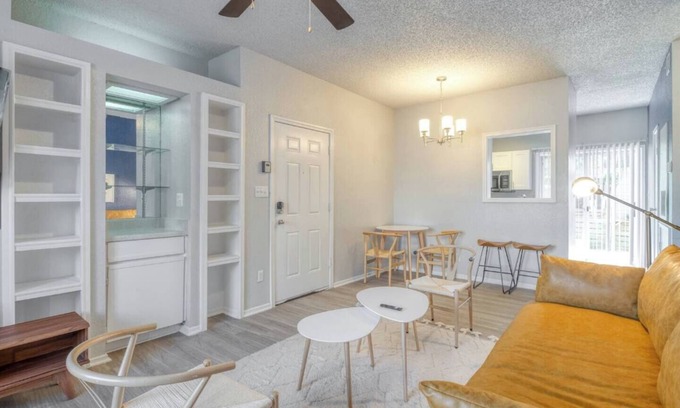 Milwood Wohnung | Homey 2BD Apt | Austin Texas