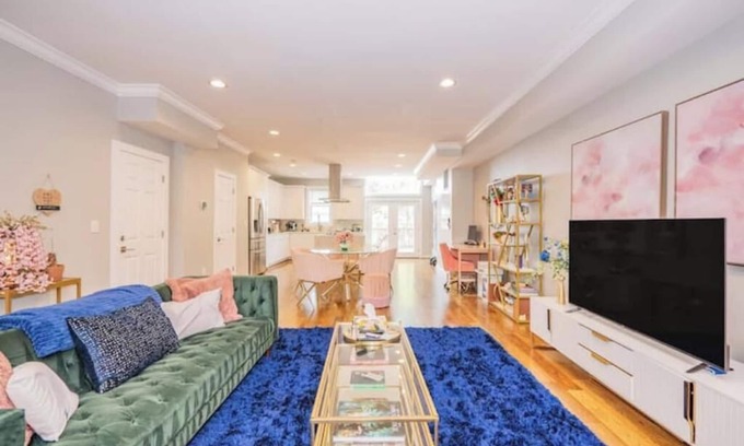 Brightwood Park Wohnung | Homie 2BR w/1.5BA Home with Patio & Deck in NW DC