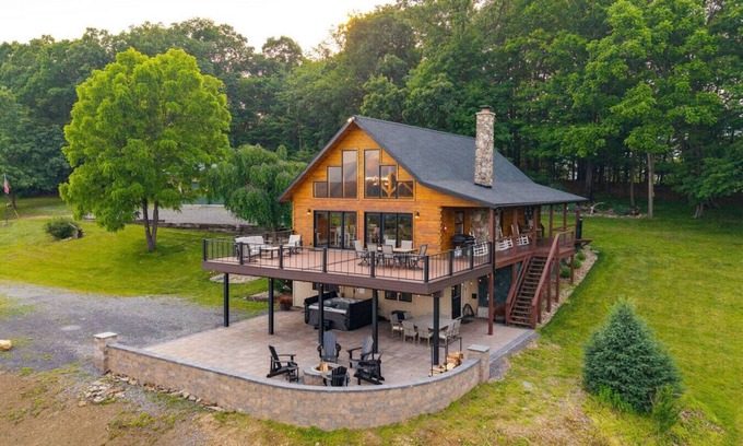 Mattawana Kabine | Honeygrove Hideaway. Your next Elite Vacation!