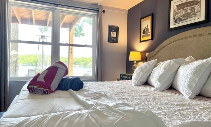 Sunrise Beach Haus | Luxus-Flitterwochen-Rückzug für Paare, die am See