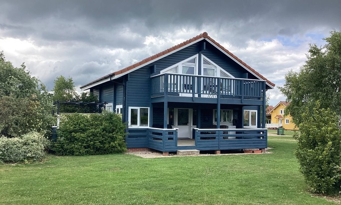 Hopton Kabine | Honeypot LodgenScandinavian Style, on-site golf course.