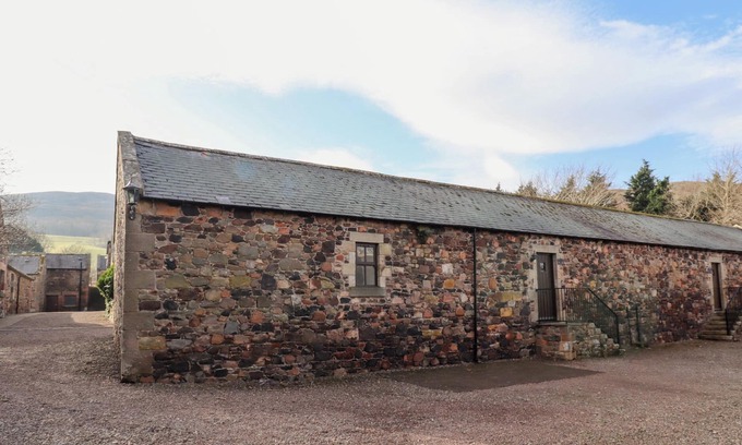 Akeld Hütte | HONEYSUCKLE, family friendly, character holiday cottage in Wooler