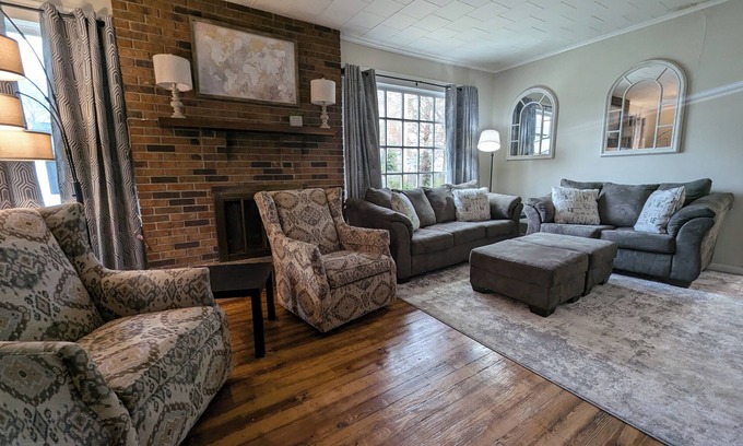 Marion Haus | Hook, Wine & Sinker - 2Bed/1Bath w Game Space and Extra Parking