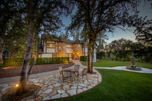 Columbia Haus | Hope Inn Redding