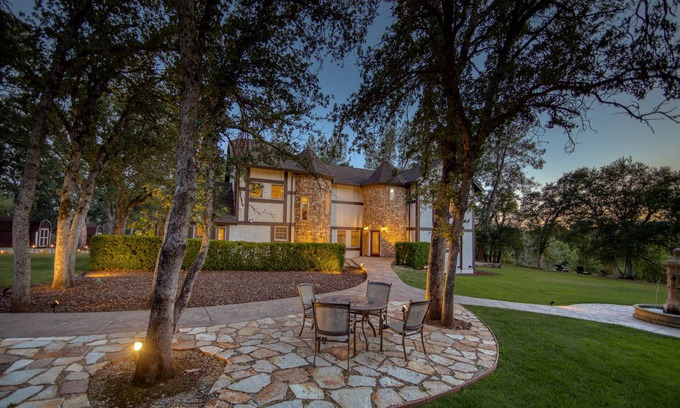 Columbia Haus | Hope Inn Redding