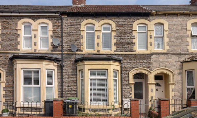 Riverside Haus | Host Stay Craddock Street