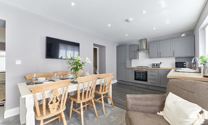 Amble Haus | Host & Stay - Sea Breeze