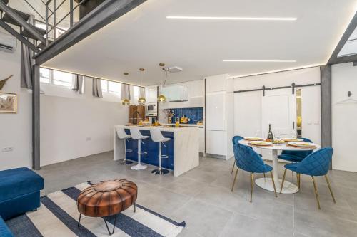 Evora Haus | Host Wise - Elegant Loft with Historic Charm & Terrace