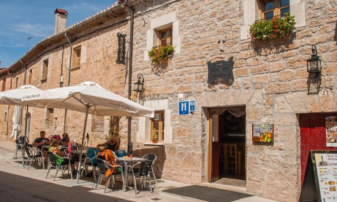 Rabe de las Calzadas Haus | Hostal-Bar Restaurante "La Fuente"