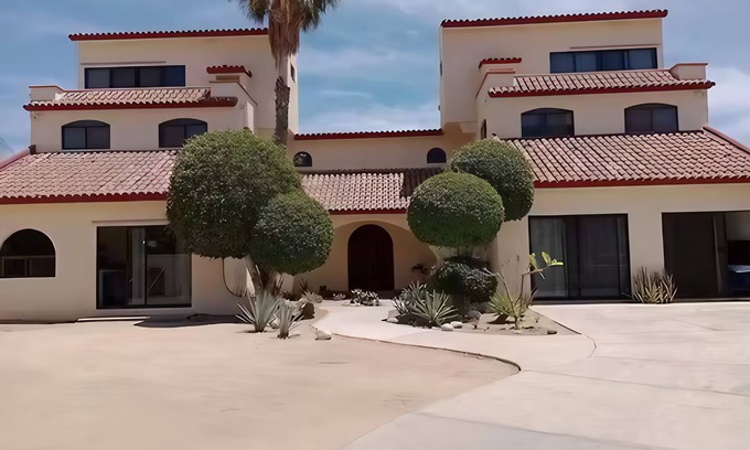 Downtown San Jose del Cabo Hotel | Hostal Hab. 2, En Zona Hotelera, Campo de Golf, con Alberca y Cerca de la Playa.