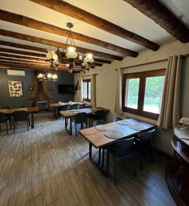 Alfara de Carles Haus | Hostal Restaurante de Montaña Pous de la neu