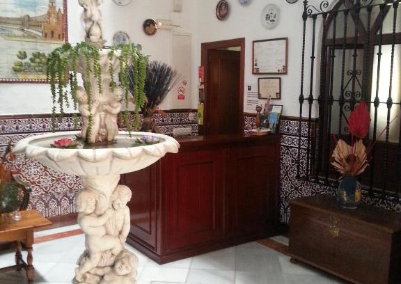 Encarnacion-Regina Haus | Hostal Trajano
