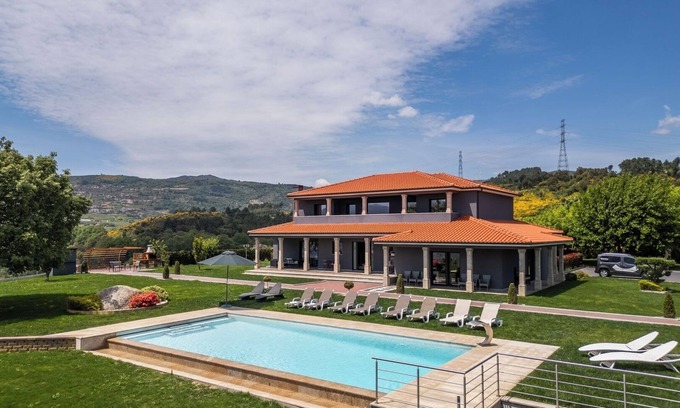 Miguas Haus | HostWise - 10BR Douro Villa with Pool