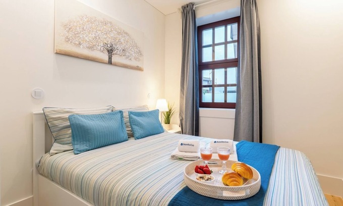 Guimaraes Wohnung | HostWise - Modern Comfort in City Center
