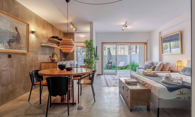 Leixões Wohnung | HostWise – Modern Flat w/Terrace | Near the Beach