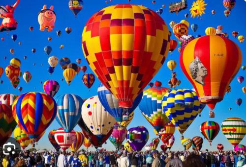 Taylor Ranch Haus | Hot Air Balloon Haven, Hot Tub, King Bed, Office, Foosball, Crib