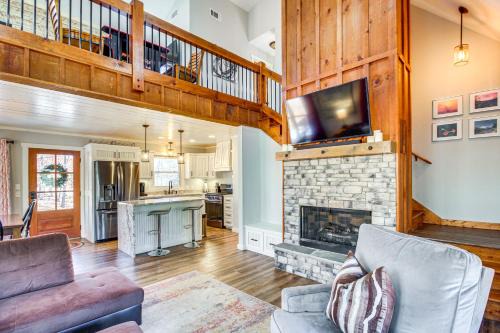 Eagle Mountain Haus | Hot Tub and Movie Room Updated Cabin in Ellijay!