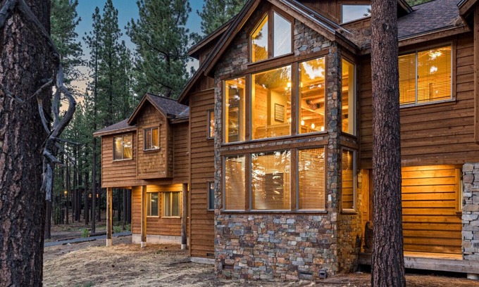 South Lake Tahoe Haus | *Hot Tub*Indoor Pool*One Block to Heavenly