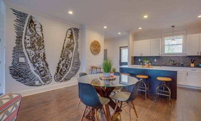 Shelby Hills Haus | Hot tub | Sleeps 12 | 2Mi to Broadway