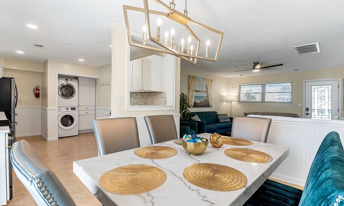 Bayview Haus | Hot Tub + Walk to Beach! Fully Updated!