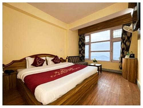 Shimla Haus | Hotel Amar Palace With mountain view