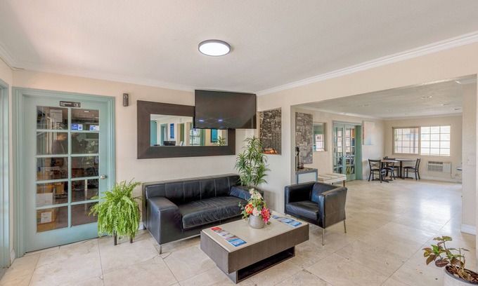 Loma Alta Hotel | Hotel Avenida - Oceanside Camp Pendleton