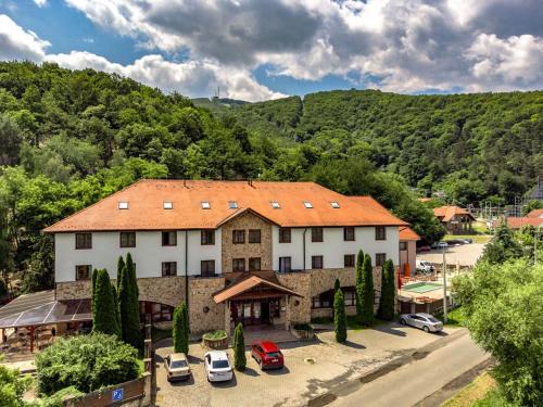 Satoraljaujhely Hotel | Hotel Hunor
