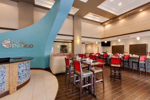 Vernon Hills Hotel | Hotel Indigo Chicago - Vernon Hills by IHG