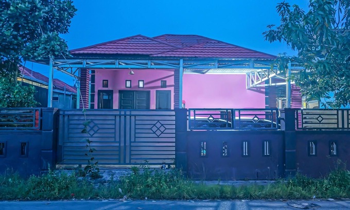 Kalimantan Hotel | SPOT ON 92466 Adam Kost SyariahNearWisata Jembatan Barito