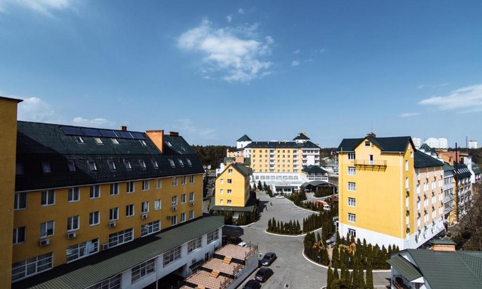 Petropavlivs'ka Borshchahivka Hotel | Hotel Verhovina