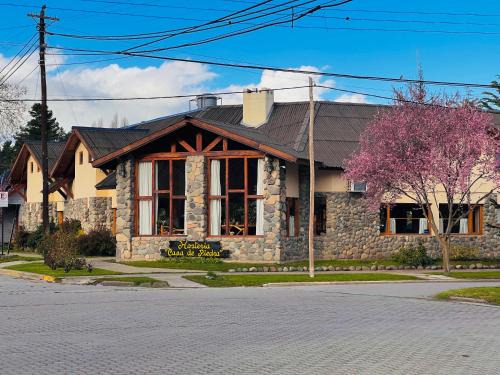 Trevelin Hotel | Hotel y Cabañas Casa de Piedra