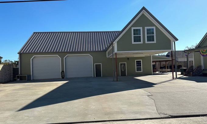 Houma Kabine | HOUMA 45 MILES FROM NOLA INTERNATIONAL AIRPORT, FISHING, HISTORIC DOWNTOWN HOUMA