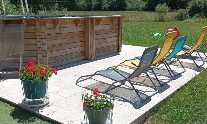 Saint-Daunes Haus | HOUSE 3 MINUTES FROM MONTCUQ WITH SWIMMING POOL AND LARGE ENCLOSED GARDEN