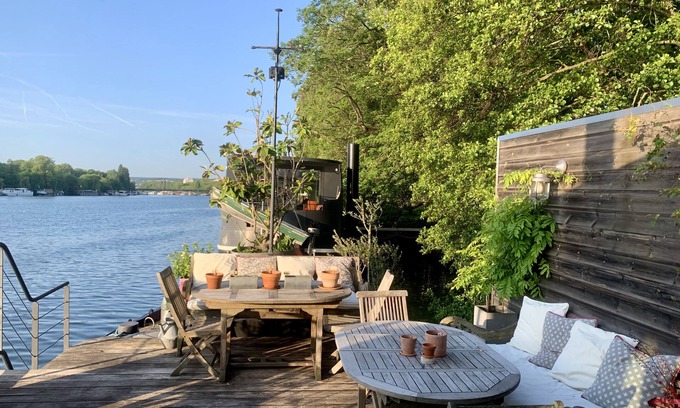 Suresnes Bootsverleih | House boat for Summer Olympics in Paris