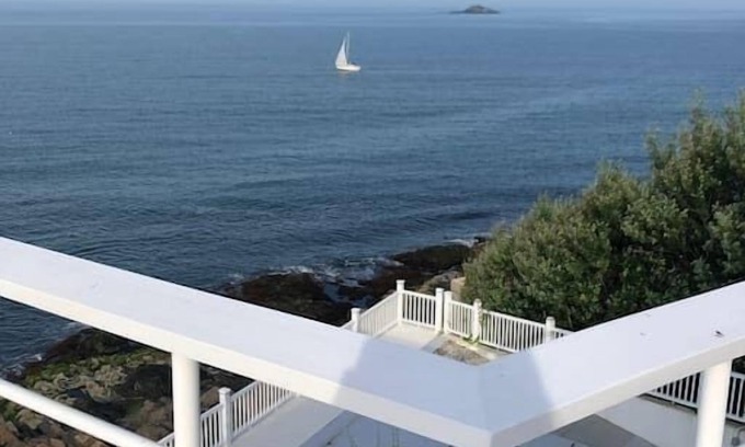 Little Nahant Haus | House by the Sea - Glocca Morra