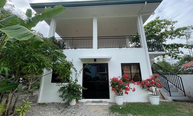 Suba Basbas Haus | House for 2 guests with large garden and private pool use near to beach resorts