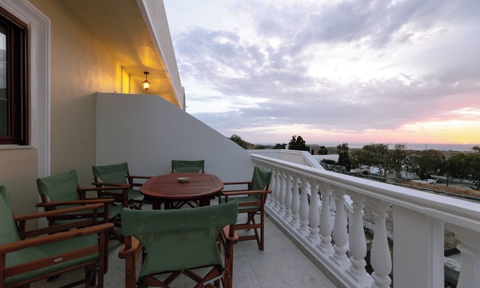 Santorini Haus | House for the whole family in Exo Gonia Santorini with views to the Aegean Sea.