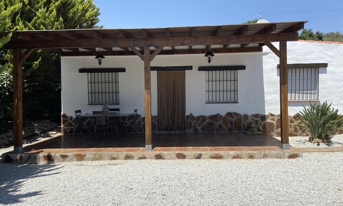Cajiz Hütte | Haus in einer sehr ruhigen ländlichen Gegend mit guter Erreichbarkeit. 3,5 km vom Strand entfernt