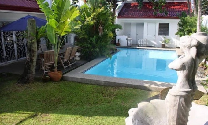 Las Pinas Haus | House in BF Homes Int. w/ Pool and Jacuzzi