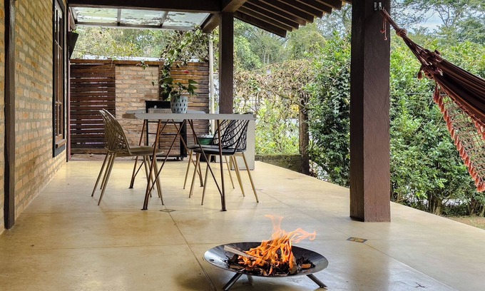 Carapicuiba Haus | House in Granja Viana in front of the environmental reserve