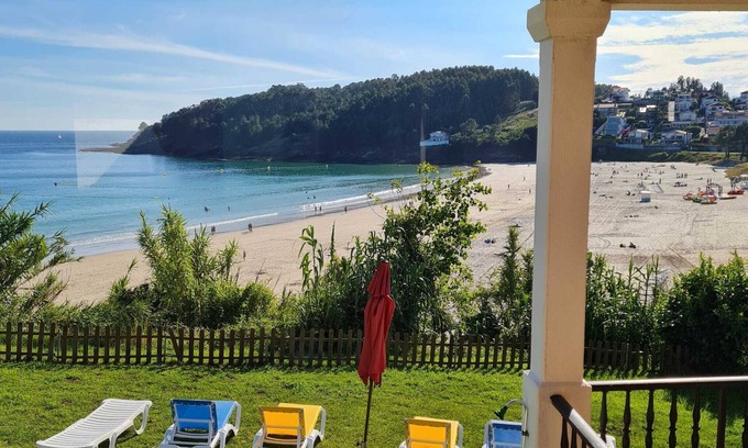Portonovo Skihütte | Chalet in Canelas Strand mit direktem Zugang zu besagtem Strand.