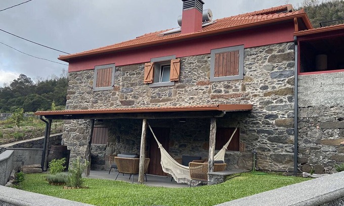 Sao Vicente Haus | House in the Mountains With Garden